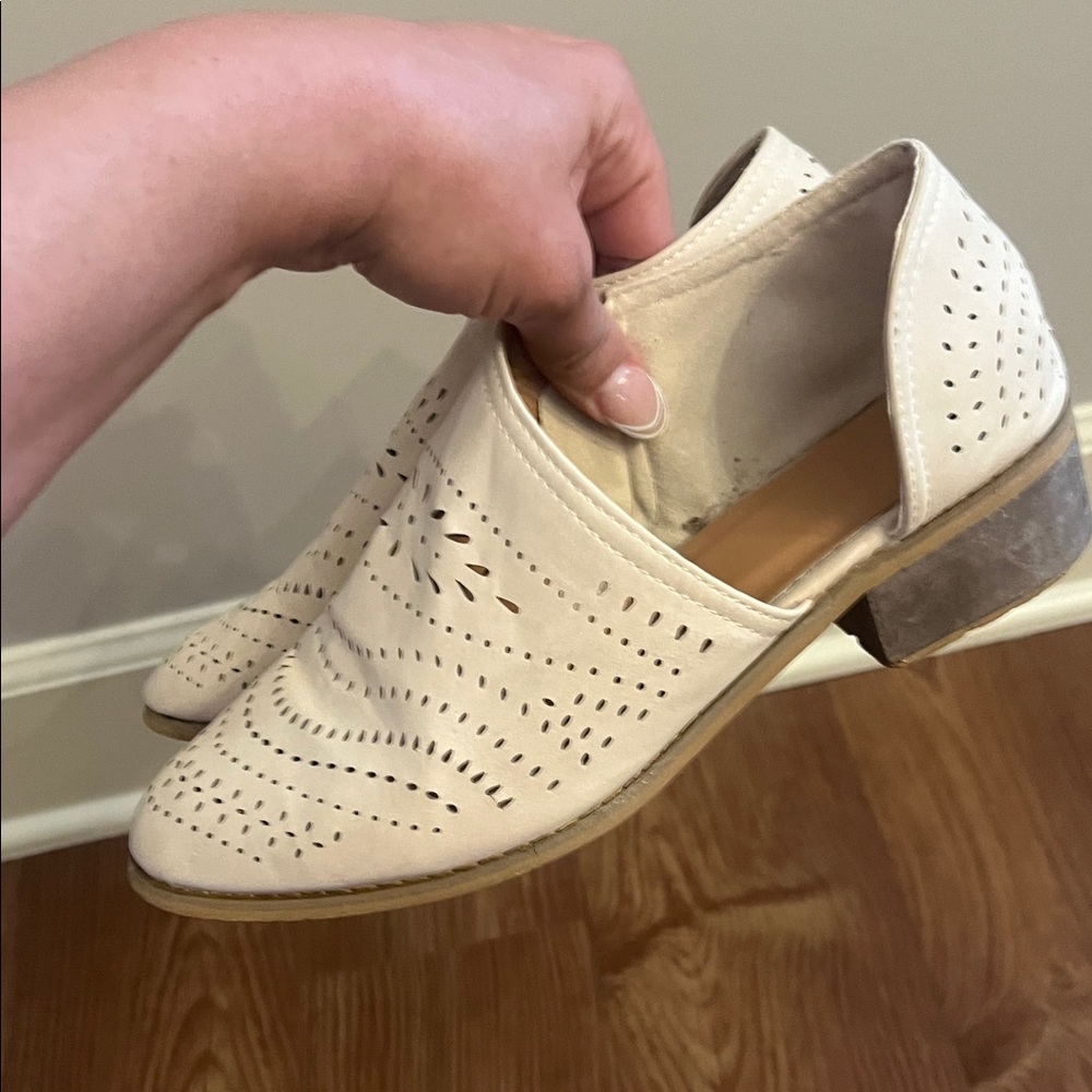 Source Unknown White Perforated Cutout Ankle Boot… - image 5